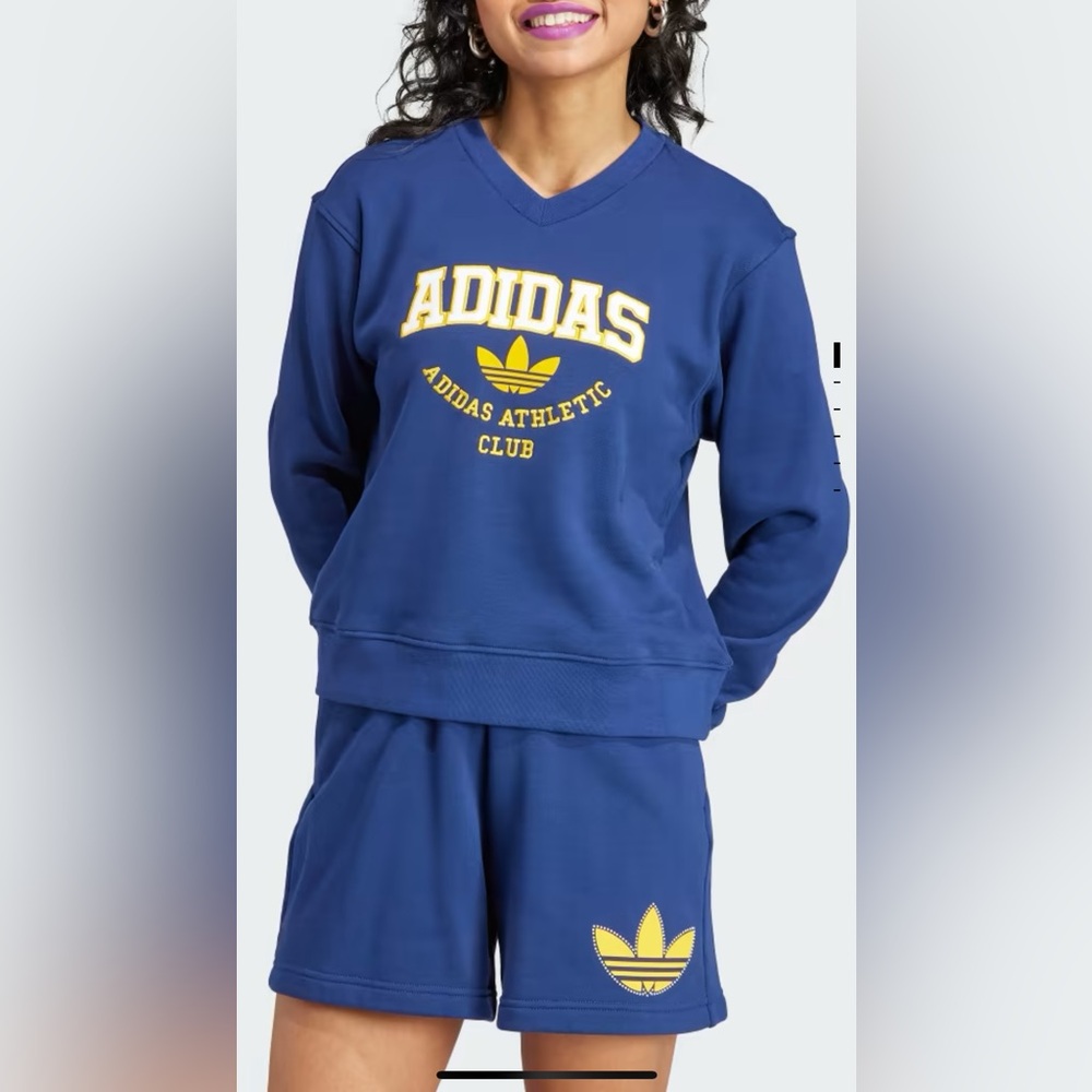COLLEGE GRAPHIC SWEATSHIRT AND PEARL TREFOIL LOOSE FIT SHORTS
